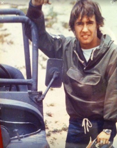 Daniel Alvarez piloto off road en uno de sus primeros vehículos 4X4