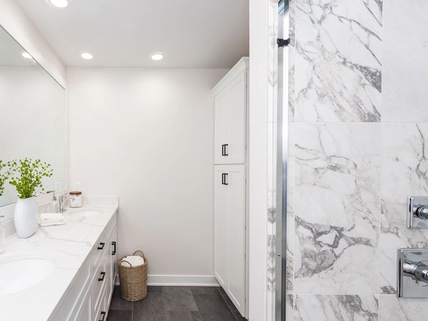 Bathroom with Tiled Shower and Double Vanity. Remodel and Renovations.