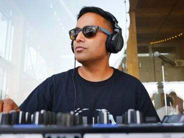 vancouver dj playing music for guests