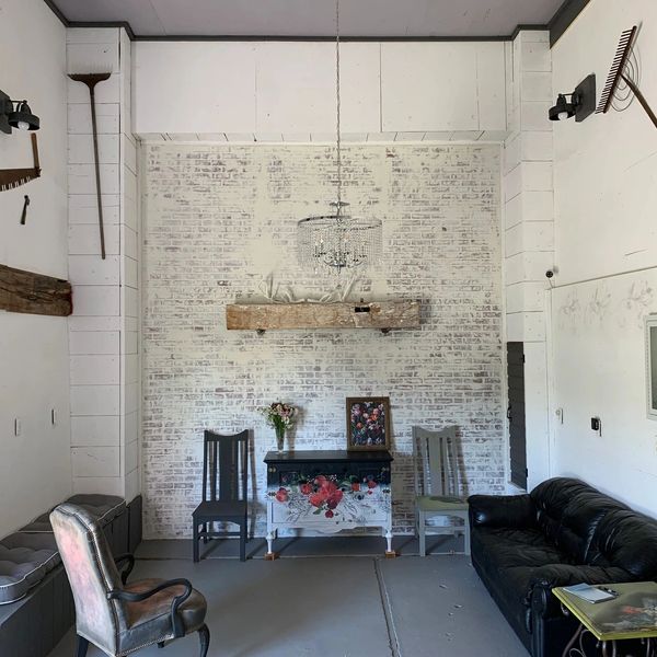 Hay Trolley Lounge