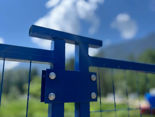 Construction fence, event fence, or temporary fence connection plate providing extra security.