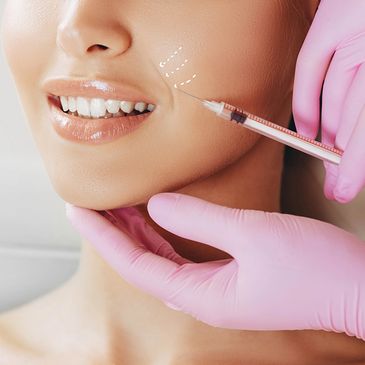 paciente realizando tratamiento de medicina estética