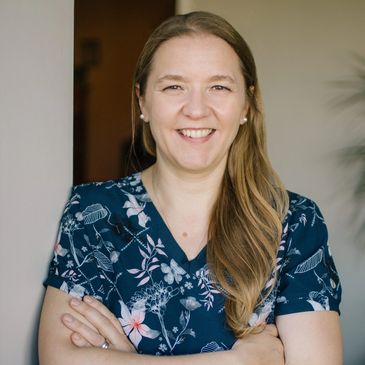 Dr Anne Stacey is a Winnipeg chiropractor who works with families, pregnancy, low back, neck pain
