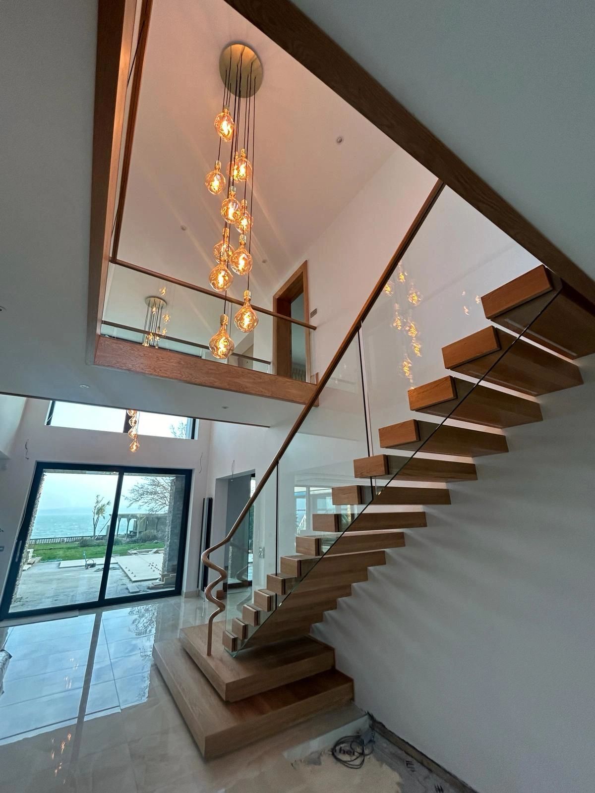 CANTILEVERED STAIRCASES, GLASS STAIRCASES, BESPOKE DESIGN STAIRCASES, OPEN TREAD STAIRCASES