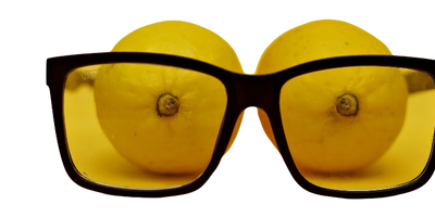 Ett par glasögon med två citroner som ögon.