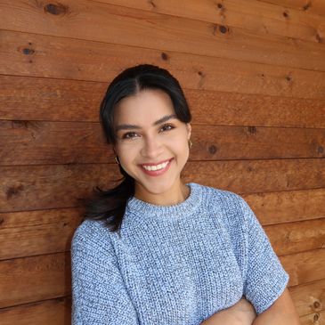 Mariela Mora-Como consejera bilingüe en
formación, ofrezco servicios tanto en inglés como en español