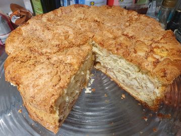 Fluffy apple cake