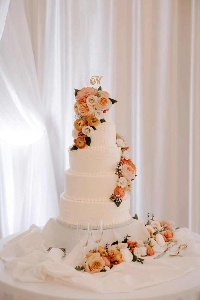 5 Tier wedding cake with buttercream icing & fresh flowers