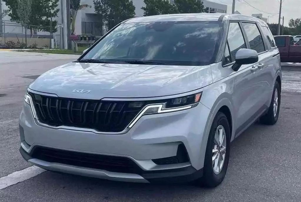 2023 Kia Carnival under $40,000; Great Family Van; Low priced family Van