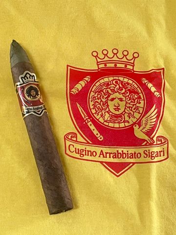 Designed exclusively for a European palate. Candella tip, Brazilian Maduro, Pennsylvania blend and a