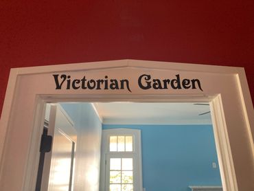 Hand lettered room name for bed and breakfast in Jefferson, TX.