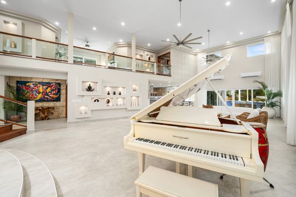 18 Homelani Place, Honolulu HI 96817