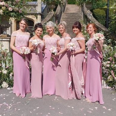 Six bridesmaids in pink dresses holding bouquets.