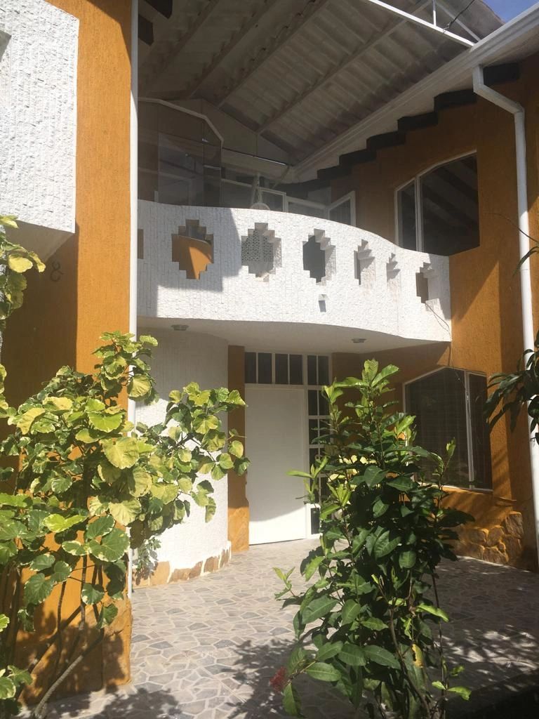 302-HERMOSA CASA EN CONDOMINIO
Casa de dos pisos, 6 Alcobas, 5 Baños, Kiosko con Billar y Bar, Casa 