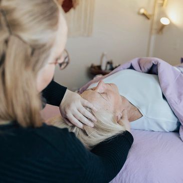 Health and Wellness Practitioner Ruth practices Touch for Health. 
