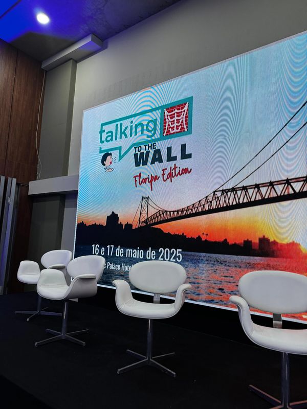 Talking To The Wall - Florianópolis - Brasil.