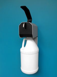 AR225
High Volume-Light Duty Wall Mounted 
Dispenser for Pour Handle Gallon Bottles