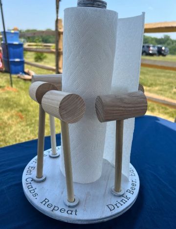 Paper towel spinner with crab mallets
