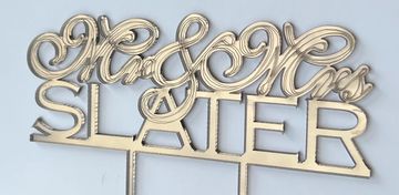 Gold mirror cake topper that says "Mr & Mrs Slater"