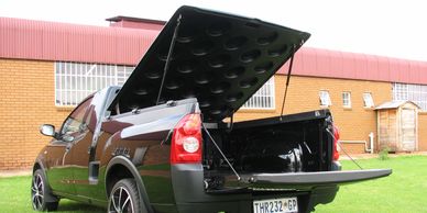 Single hinge rigidek bakkie cover for General Motors Opel Corsa bakkie