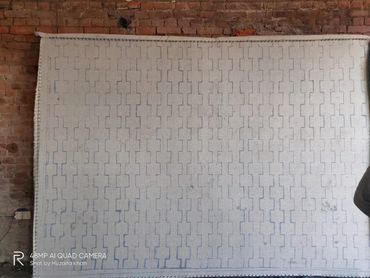 Hand tufted rug on the loom