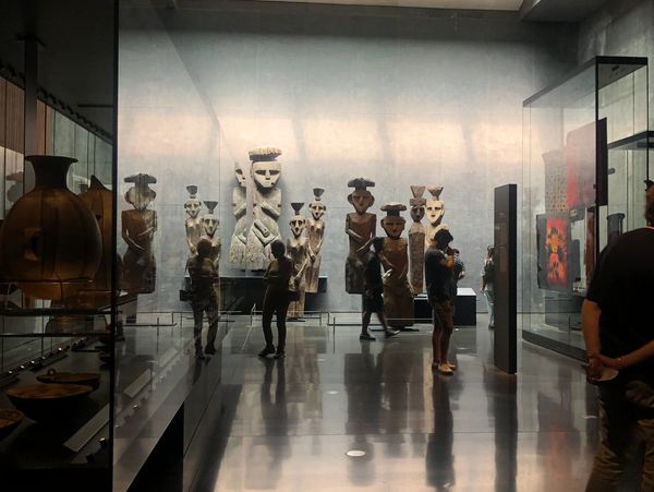 interior de el museo chileno de arte precolombino 