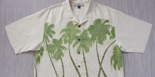 TOMMY BAHAMA Shirt Hawaiian Shirt Copyrighted Tropical Swaying Palms Batik Print RELAX Fit 100% Silk