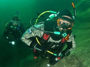 Dry Suit Diver
Cold Water Diving
PADI