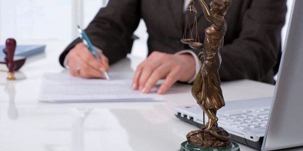 Démarches légales, obtention d'un permis de travail.