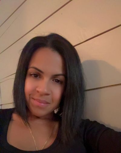 Picture of the counsellor who is a woman of color