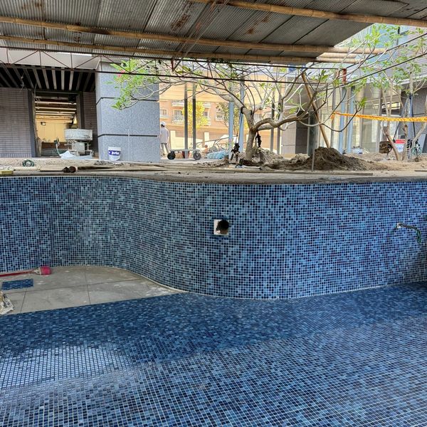 昀創建材,威凱工程,室內外磁磚施工,打底,馬賽克磁磚,高架工程.大板磚,泳池工程,