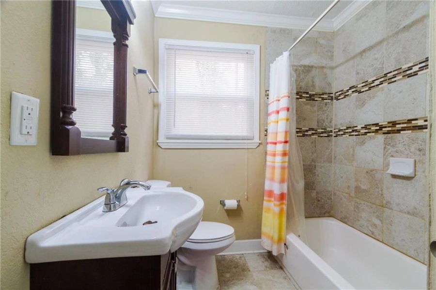 Lindbergh residence before renovation, photo 15