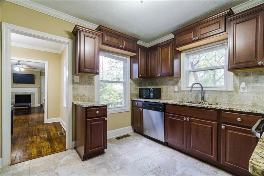 Lindbergh residence before renovation, photo 11