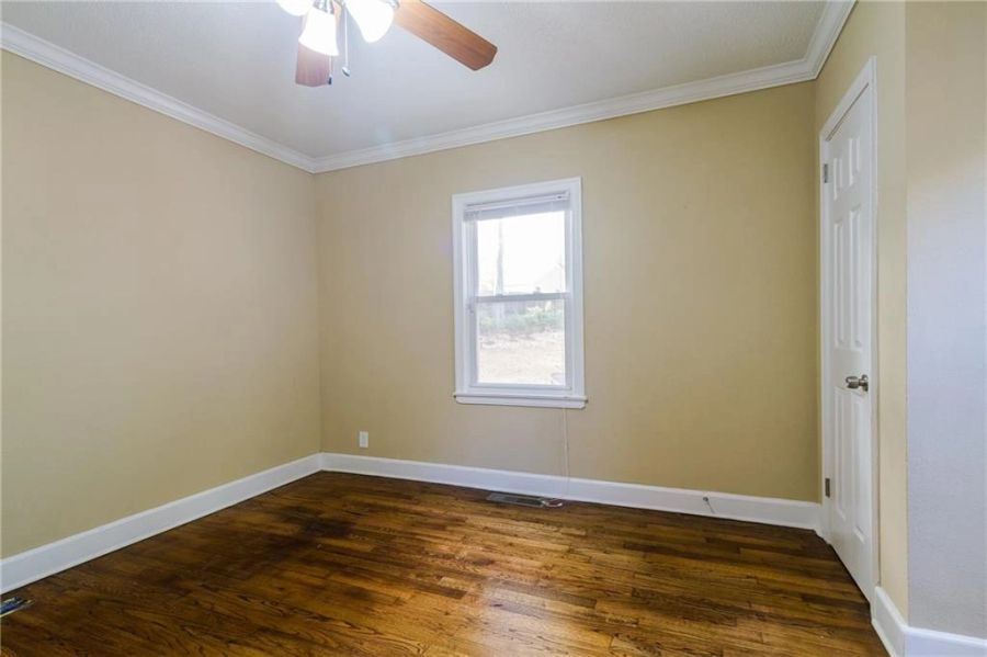 Lindbergh residence before renovation, photo 16