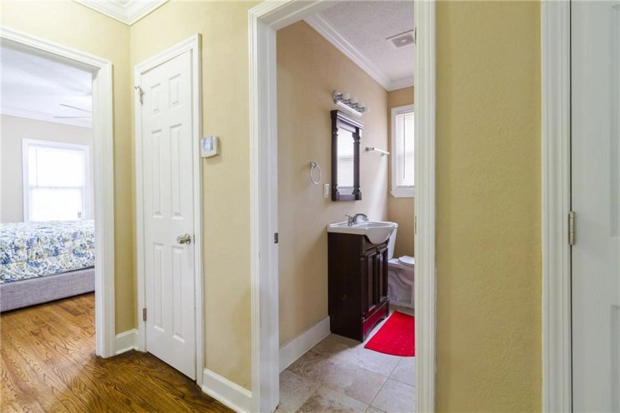 Lindbergh residence before renovation, photo 6