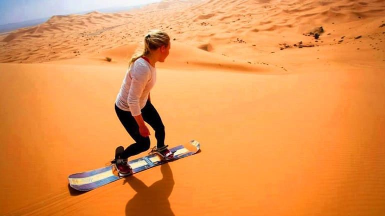 Discover the joy of skateboarding for beginners on the golden dunes of Dubai.