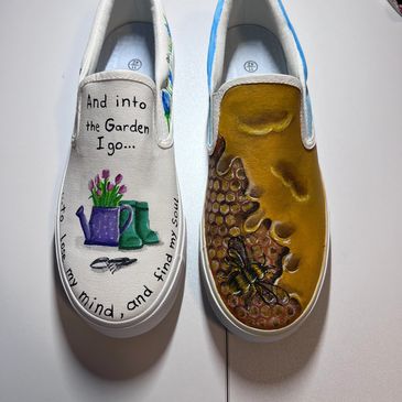 Gardening Bees and watering can