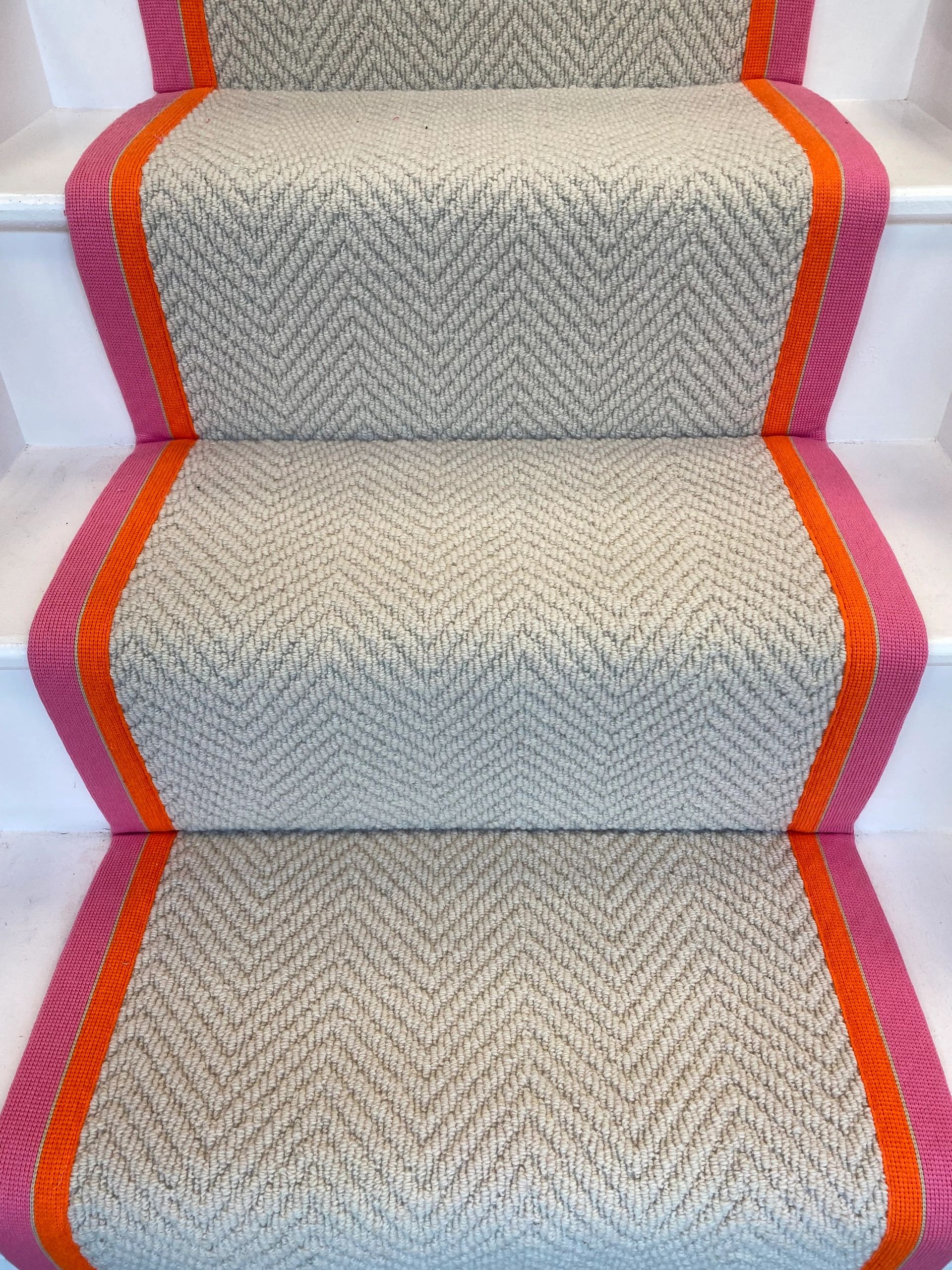 100% wool loop with a feature stripe cotton taped edge