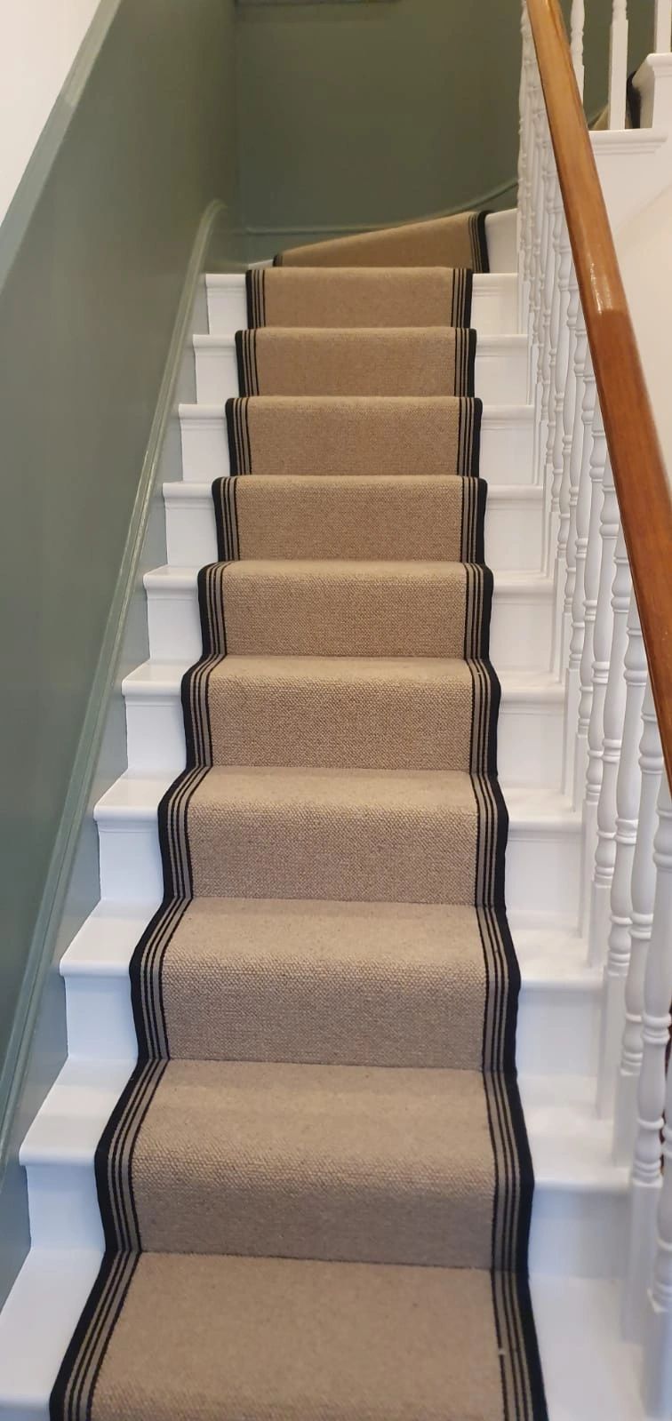100% wool loop with a feature stripe cotton taped edge