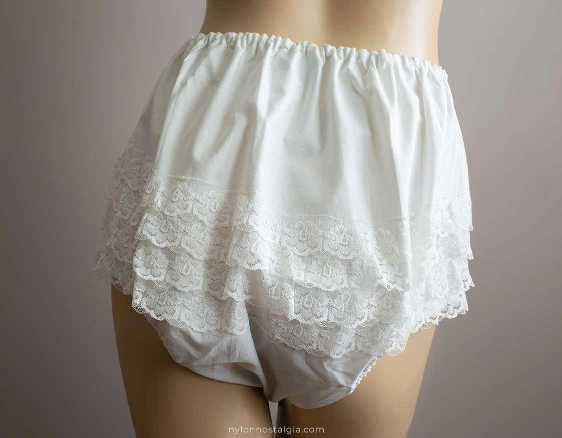 1950s true vintage frilly tennis knickers by Perfit.