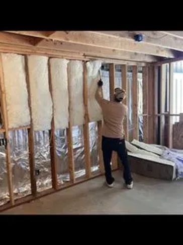 Radiant barrier combined with fiberglass: the golden conversation.