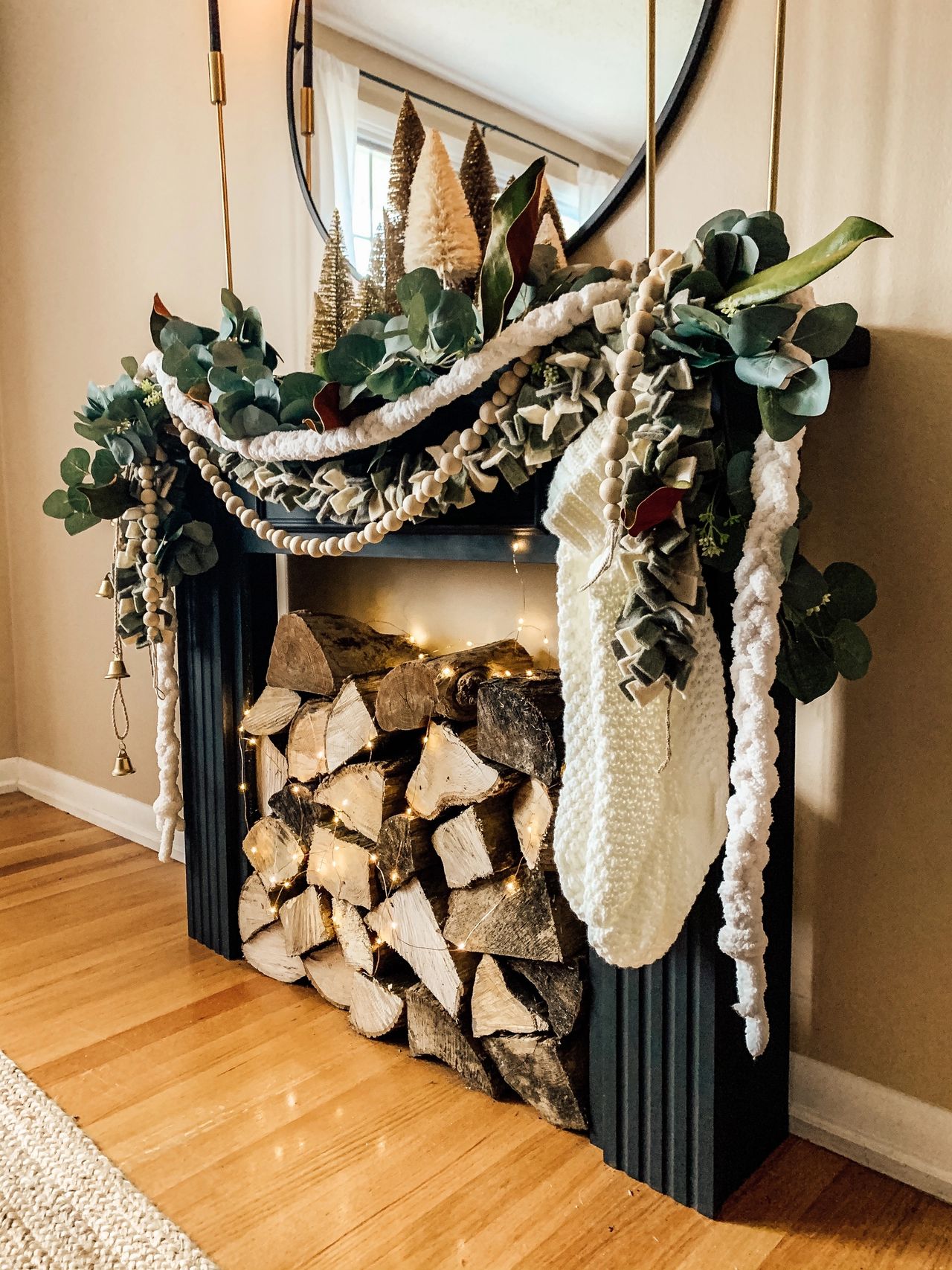 Christmas Yarn Garland and a Faux Fireplace!