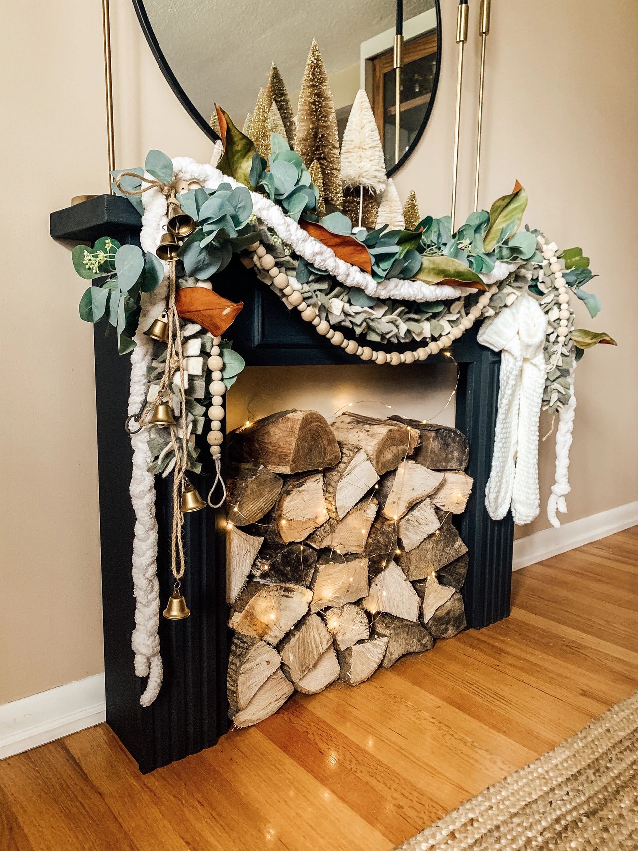 Christmas Yarn Garland and a Faux Fireplace!