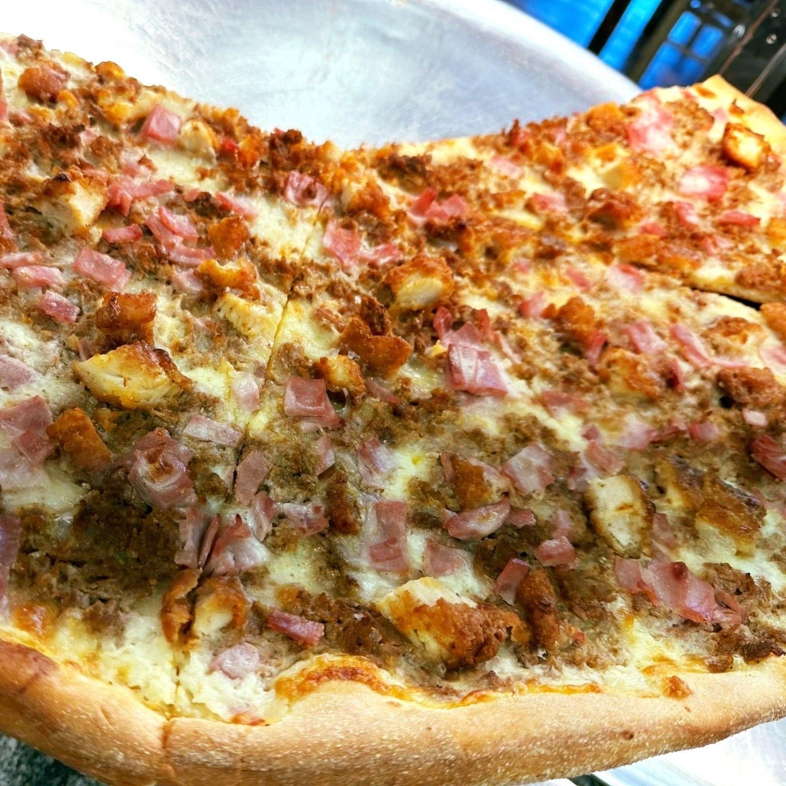 Tonys Macaroni And Cheese Pizza