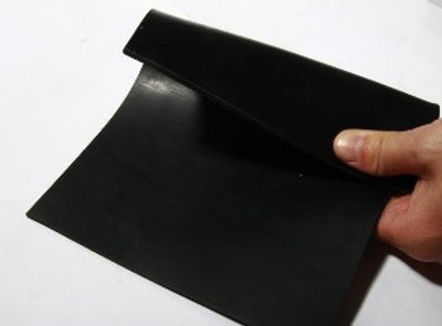 black epdm rubber sheet display by worker