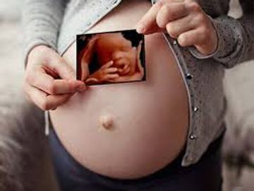 Mom with 4D HD Live Photo baby tongue