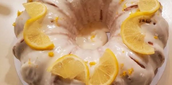 Lemon glazed bundt cake with lemon slices on top.