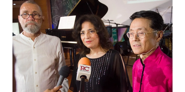 I was being interviewed with Felle Vega & Hong Wang at a concert we did in Santo Domingo Dominican R