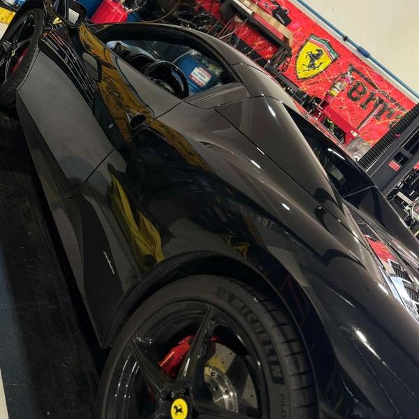 trata de la calidad de autos que tambien trabajams en valhalla garage, que todos pueden venir 