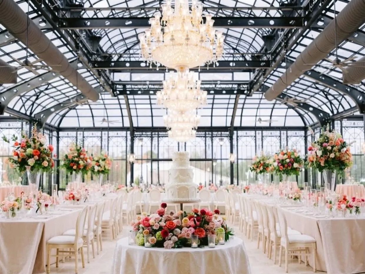 A stunning wedding at The Conservatory Blackberry Ridge!
Photo: Hunter Hennes Photography
Cake : Cak